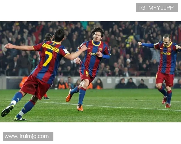 足球明星在球场上的精彩瞬间捕捉与背后故事的深度解析